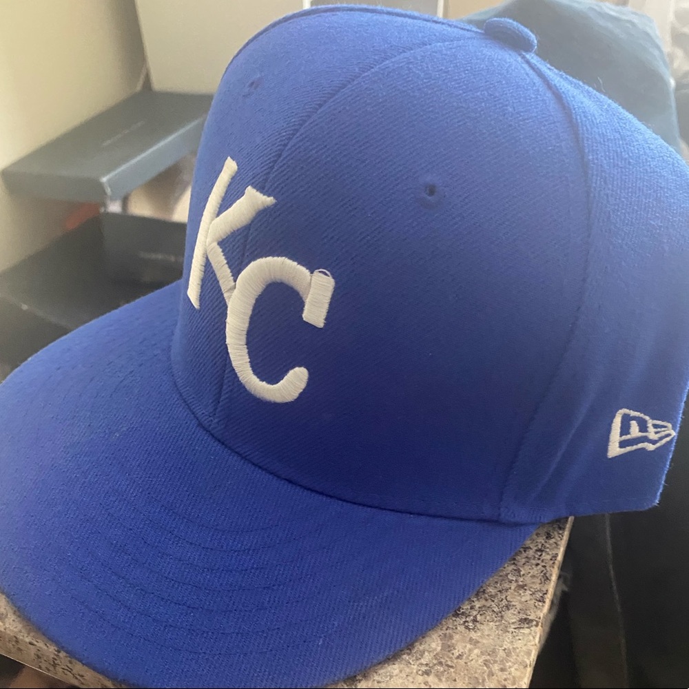 Fitted hat - Picture 2 of 2